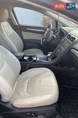 Седан Ford Fusion 2015 в 