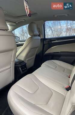 Седан Ford Fusion 2015 в 