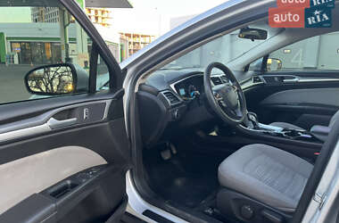 Седан Ford Fusion 2015 в 