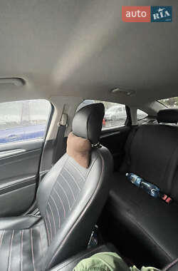 Седан Ford Fusion 2014 в 