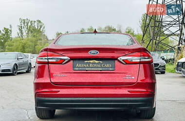 Седан Ford Fusion 2019 в 
