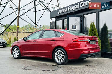 Седан Ford Fusion 2019 в 
