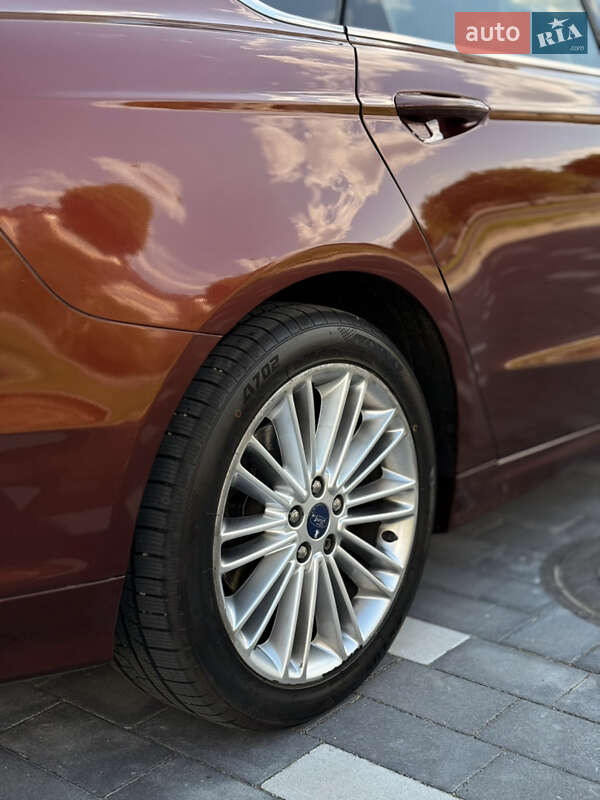 Седан Ford Fusion 2015 в Трускавце