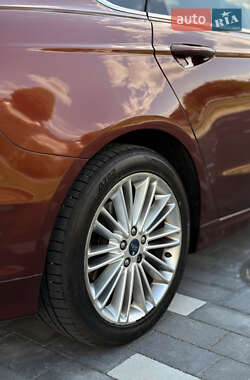 Седан Ford Fusion 2015 в 