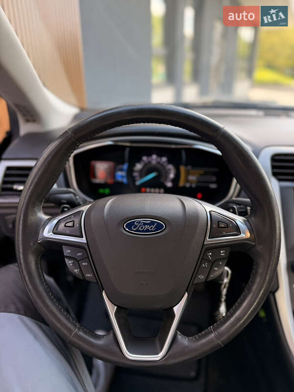 Седан Ford Fusion 2015 в Трускавце