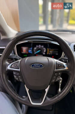 Седан Ford Fusion 2015 в 