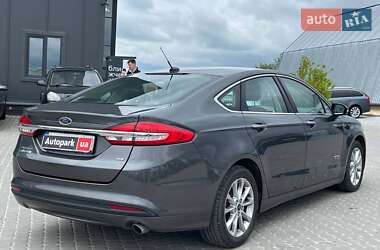 Седан Ford Fusion 2017 в 
