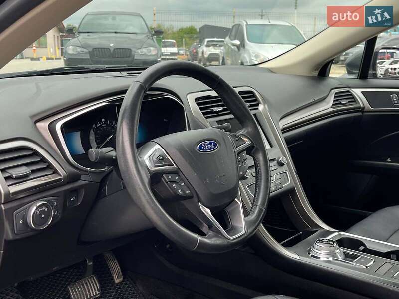 Седан Ford Fusion 2017 в Львове