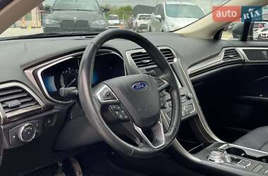 Седан Ford Fusion 2017 в 