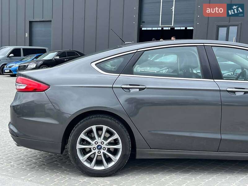 Седан Ford Fusion 2017 в Львове
