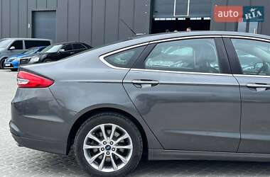 Седан Ford Fusion 2017 в 