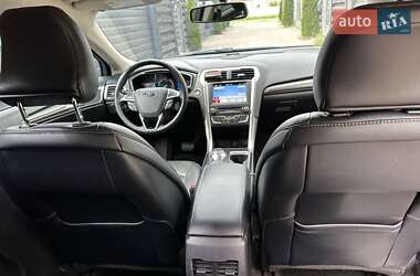Седан Ford Fusion 2017 в 