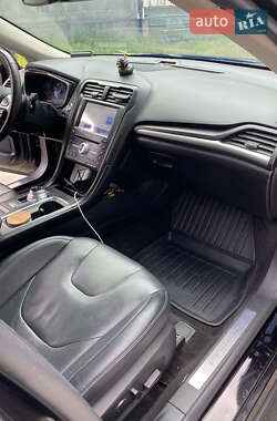 Седан Ford Fusion 2018 в 