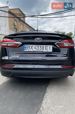 Седан Ford Fusion 2018 в 