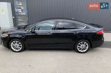 Седан Ford Fusion 2018 в 
