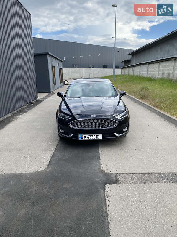 Седан Ford Fusion 2018 в 