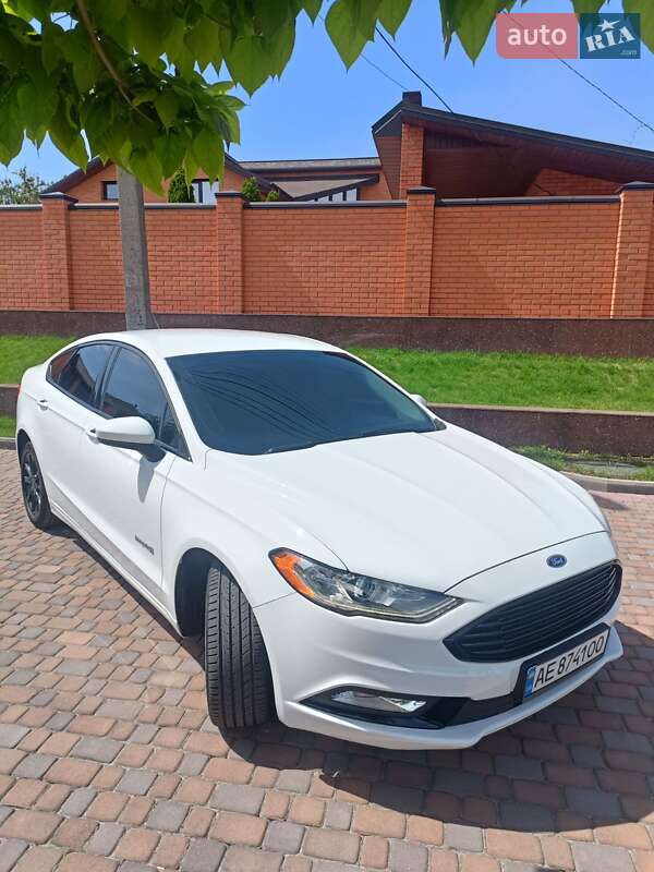 Седан Ford Fusion 2017 в 