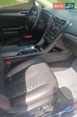 Седан Ford Fusion 2017 в 