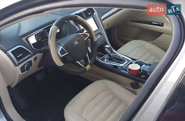 Седан Ford Fusion 2013 в 