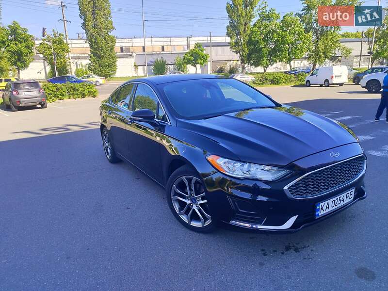 Седан Ford Fusion 2019 в 