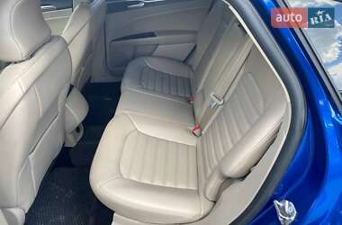 Седан Ford Fusion 2017 в 