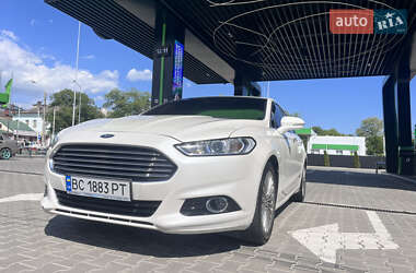 Седан Ford Fusion 2015 в 