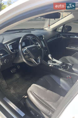 Седан Ford Fusion 2015 в 