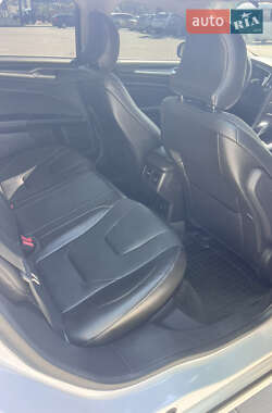 Седан Ford Fusion 2015 в 