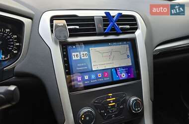 Седан Ford Fusion 2013 в 