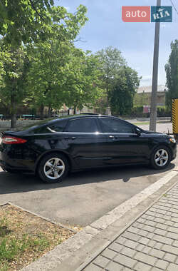 Седан Ford Fusion 2015 в 