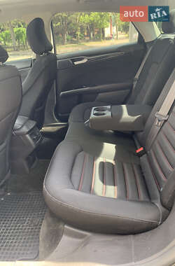 Седан Ford Fusion 2015 в 