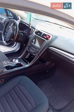 Седан Ford Fusion 2017 в 
