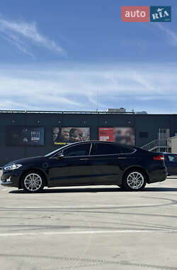 Седан Ford Fusion 2020 в 