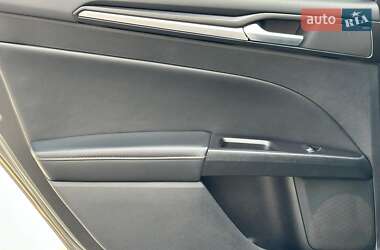 Седан Ford Fusion 2018 в 