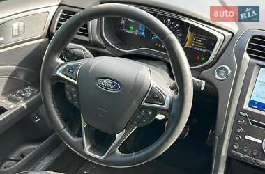 Седан Ford Fusion 2018 в 