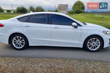 Седан Ford Fusion 2019 в 
