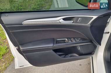 Седан Ford Fusion 2019 в 