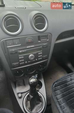 Хэтчбек Ford Fusion 2005 в 