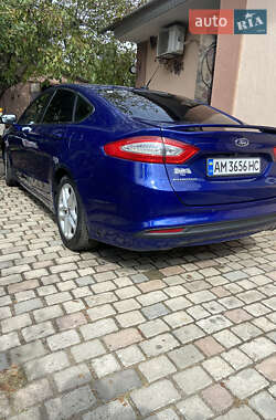 Седан Ford Fusion 2015 в 