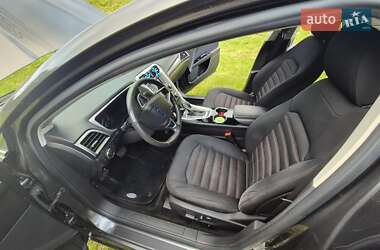 Седан Ford Fusion 2015 в 