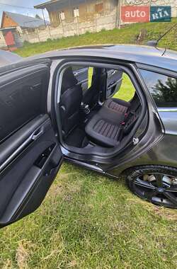 Седан Ford Fusion 2015 в 