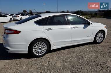 Седан Ford Fusion 2015 в 
