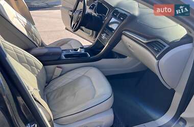 Седан Ford Fusion 2017 в 