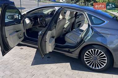 Седан Ford Fusion 2017 в 
