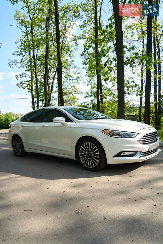 Седан Ford Fusion 2016 в 