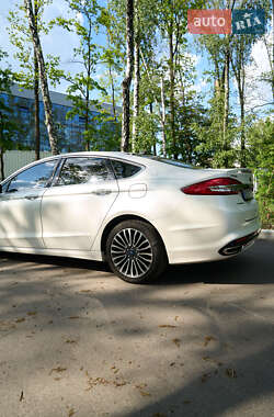Седан Ford Fusion 2016 в 