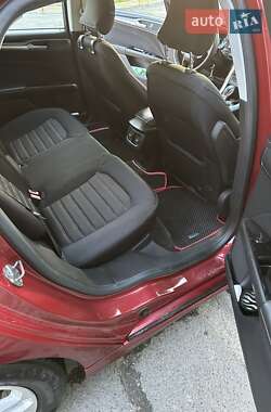Седан Ford Fusion 2015 в 