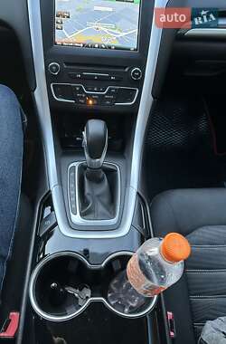 Седан Ford Fusion 2015 в 