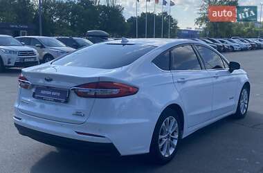 Седан Ford Fusion 2019 в 