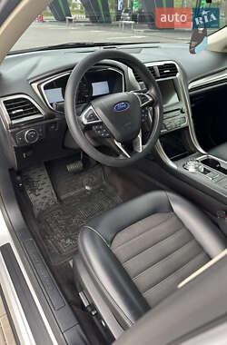Седан Ford Fusion 2016 в 